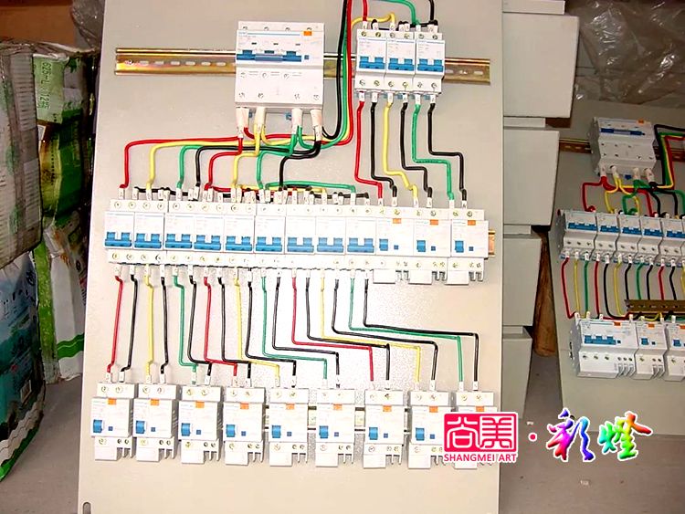 舉辦燈會(huì)用的彩燈是用三相電還是兩相電？